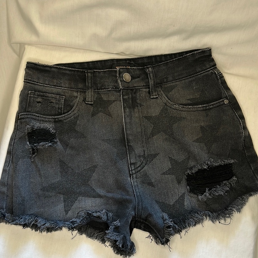 Material girl Juniors Size 5 Black Star print distressed raw hem jean shorts